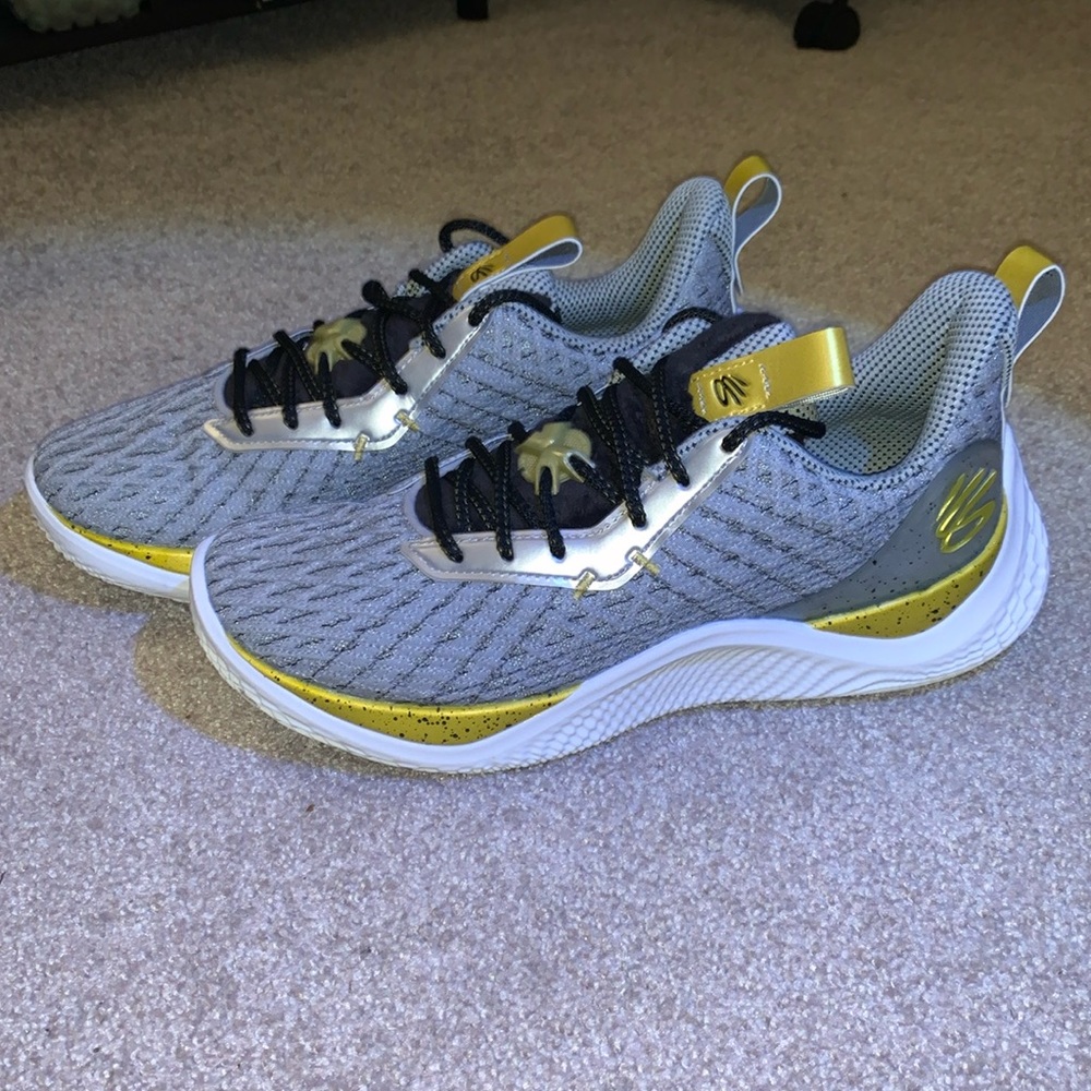 Curry 10 Young Wolf